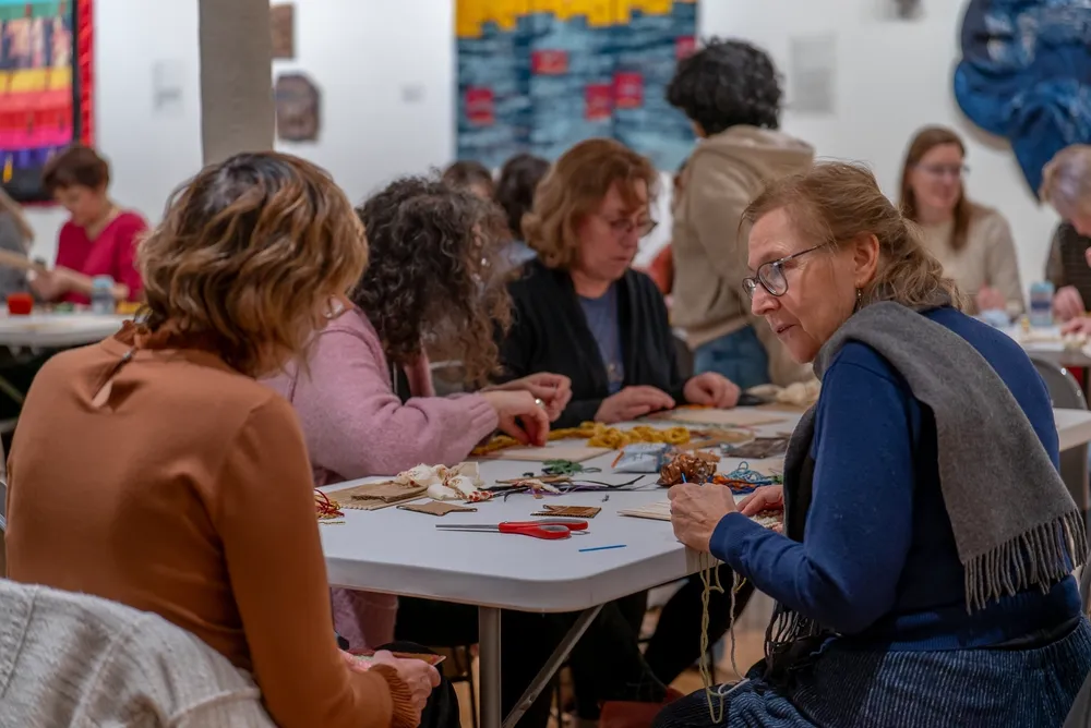 Weaving Stories: a Workshop for Craft in Chicago from the 1970s-80s and Beyond